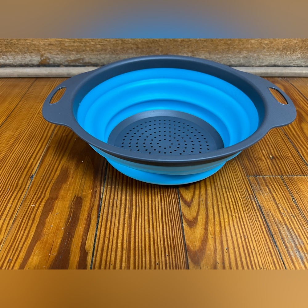 Collapsible Blue and Gray Colander Set - Picture 5 of 6